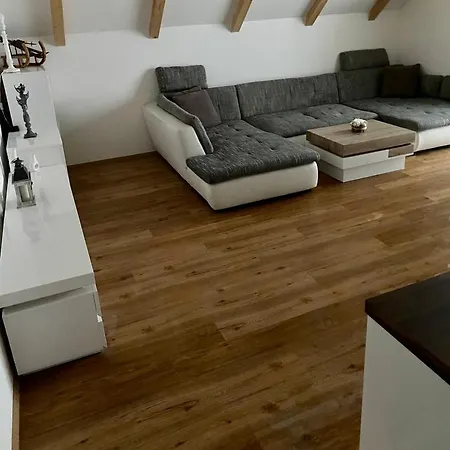 Tomba Apartmán *